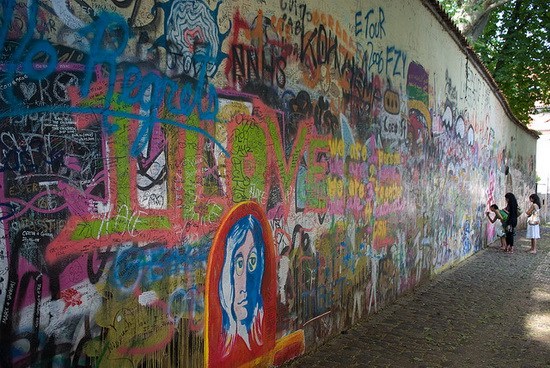 布拉格列侬墙图片