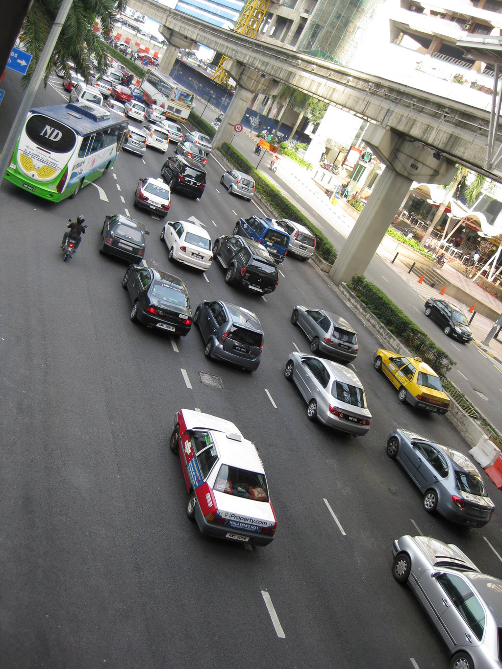 繁忙的交通要道,每座城市都一样