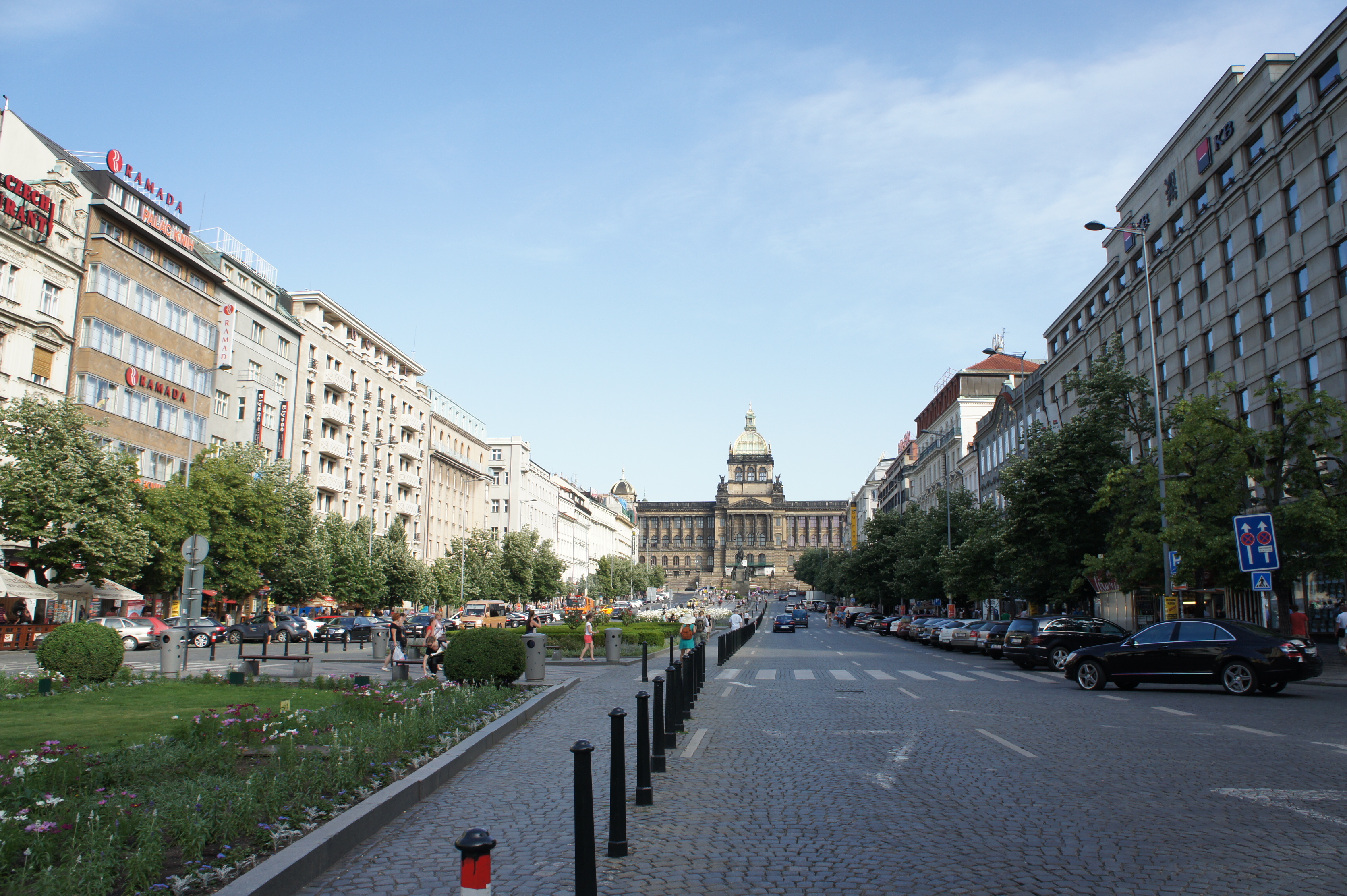 攻略 问答 结伴 周末游 口碑榜 特卖汇 布拉格城堡教堂 瓦茨拉夫广场