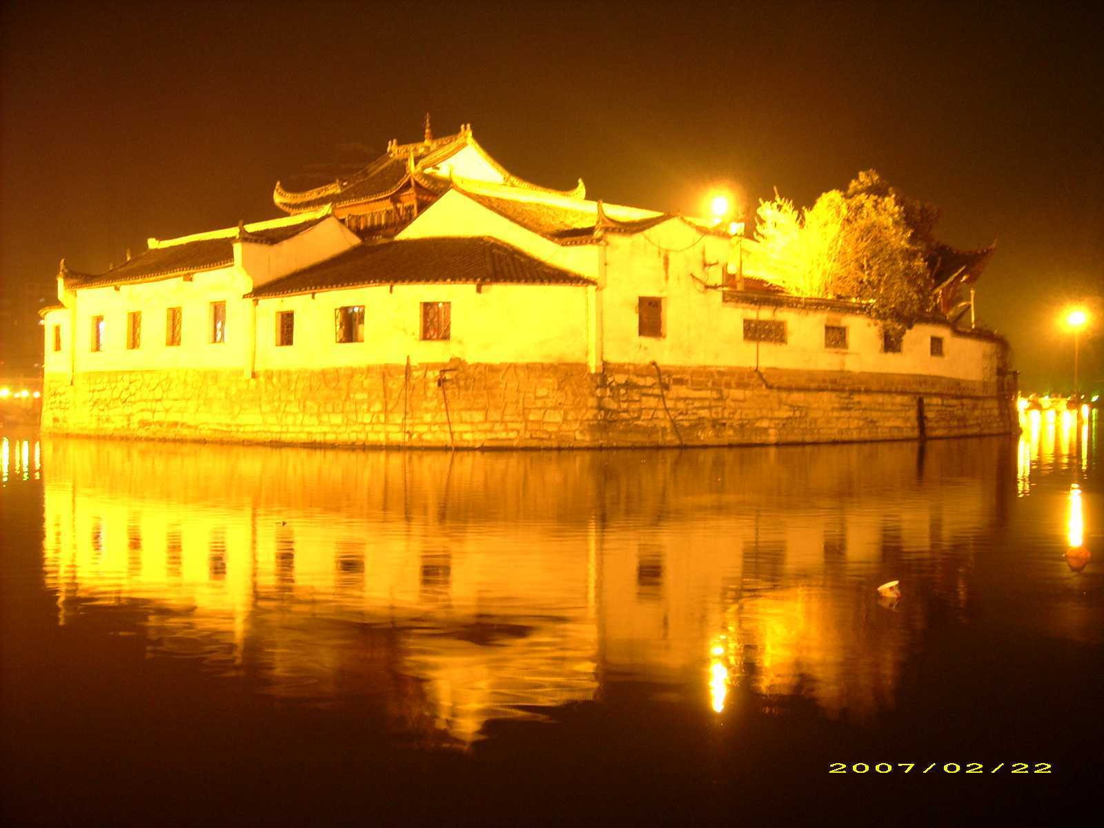 甘棠湖夜景图片