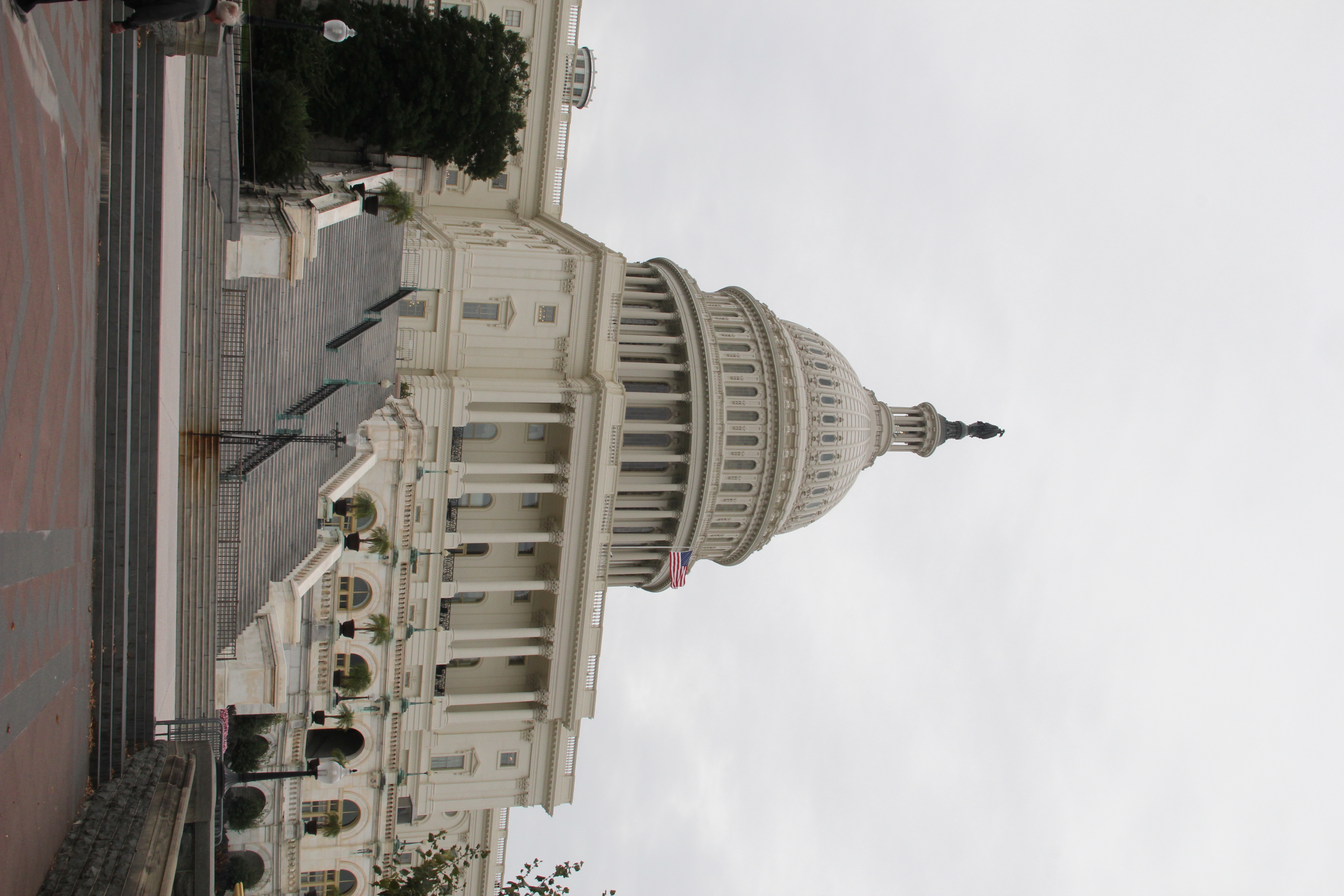 【携程攻略】华盛顿美国国会大厦景点,我去的时候是淡季，没有预约，拍了不到十分钟队就轮到了，十几个人一…