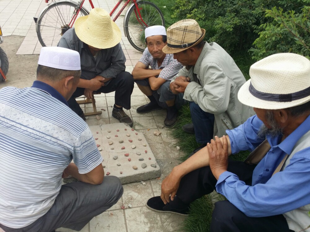 临夏回民很多,桥边上回族