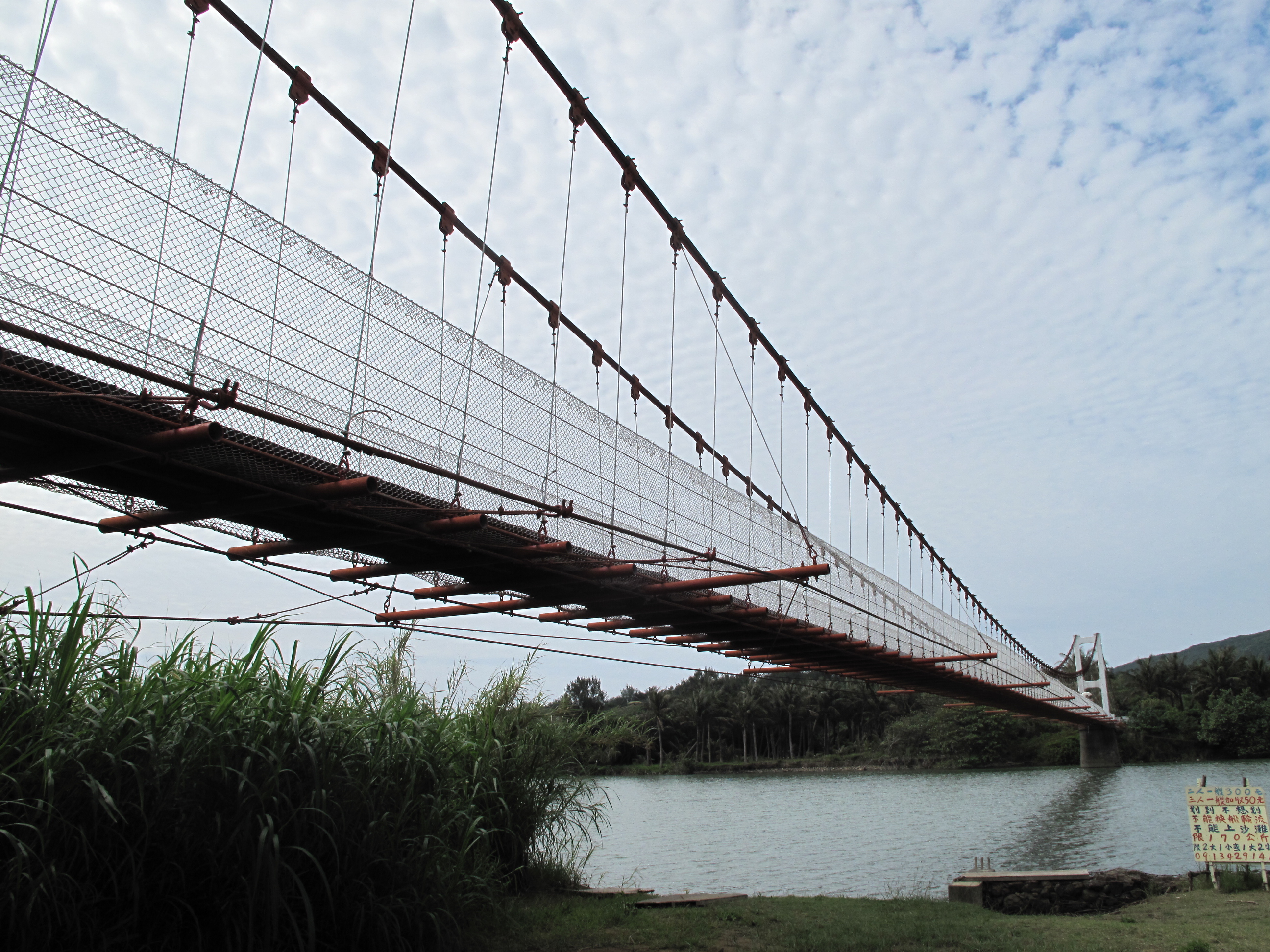 新蔡东湖公园吊桥图片