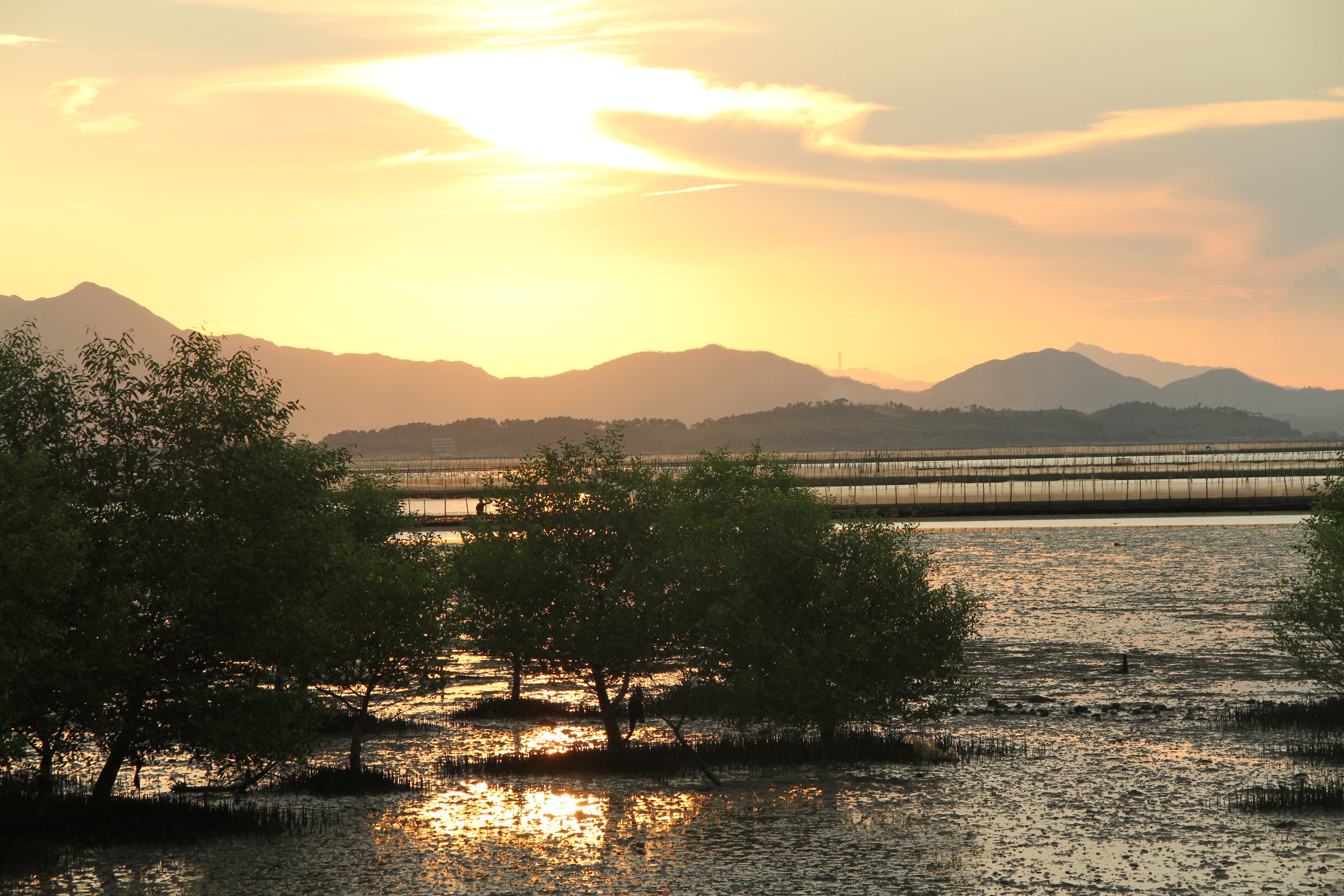 廣東的霞浦—惠東鹽洲島白沙村夕陽美如畫