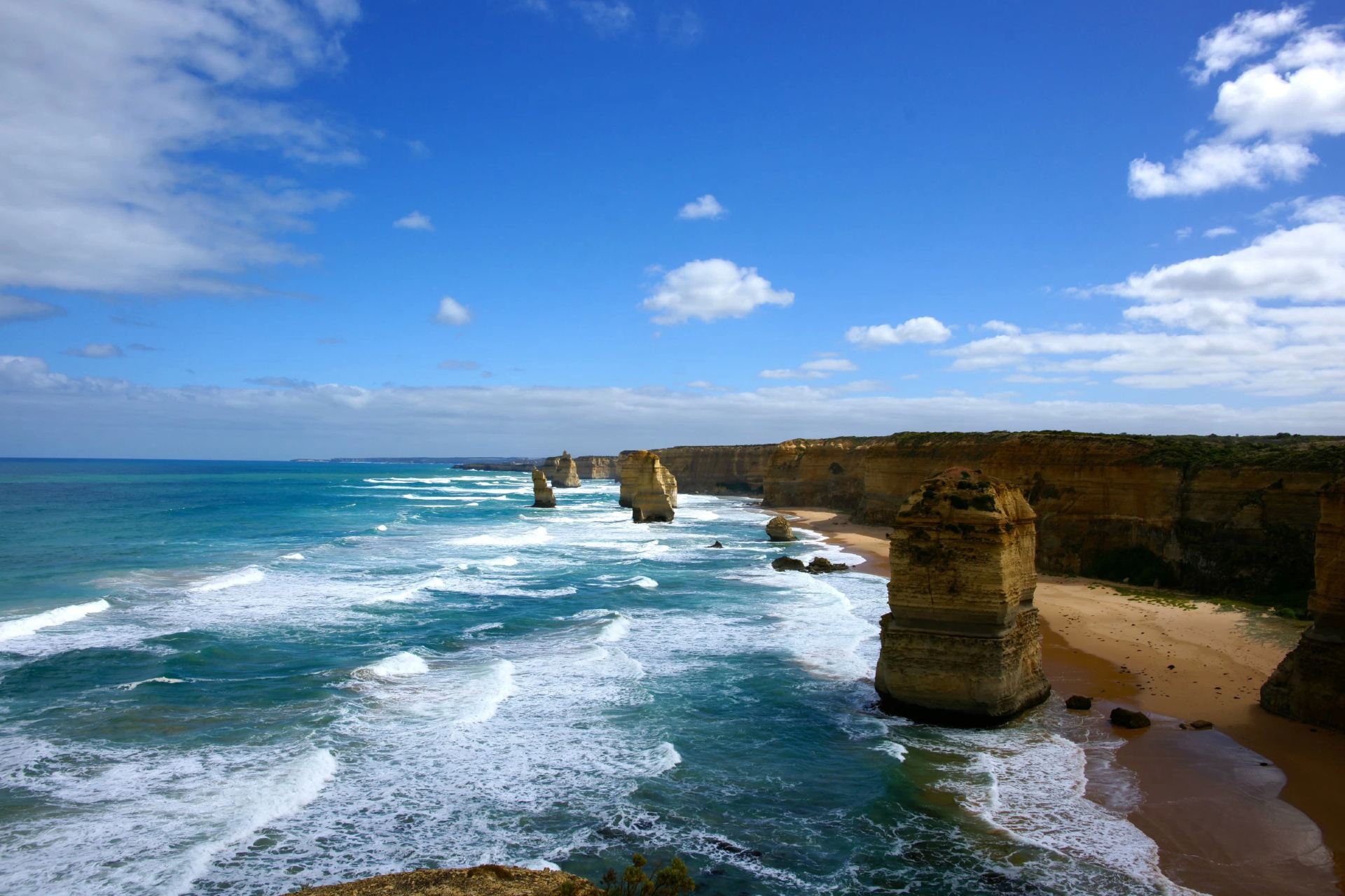 【携程攻略】普林斯镇十二门徒岩景点,十二门徒(The Twelve Apostles)是由13根矗立在南冰洋汹涌波涛中的…