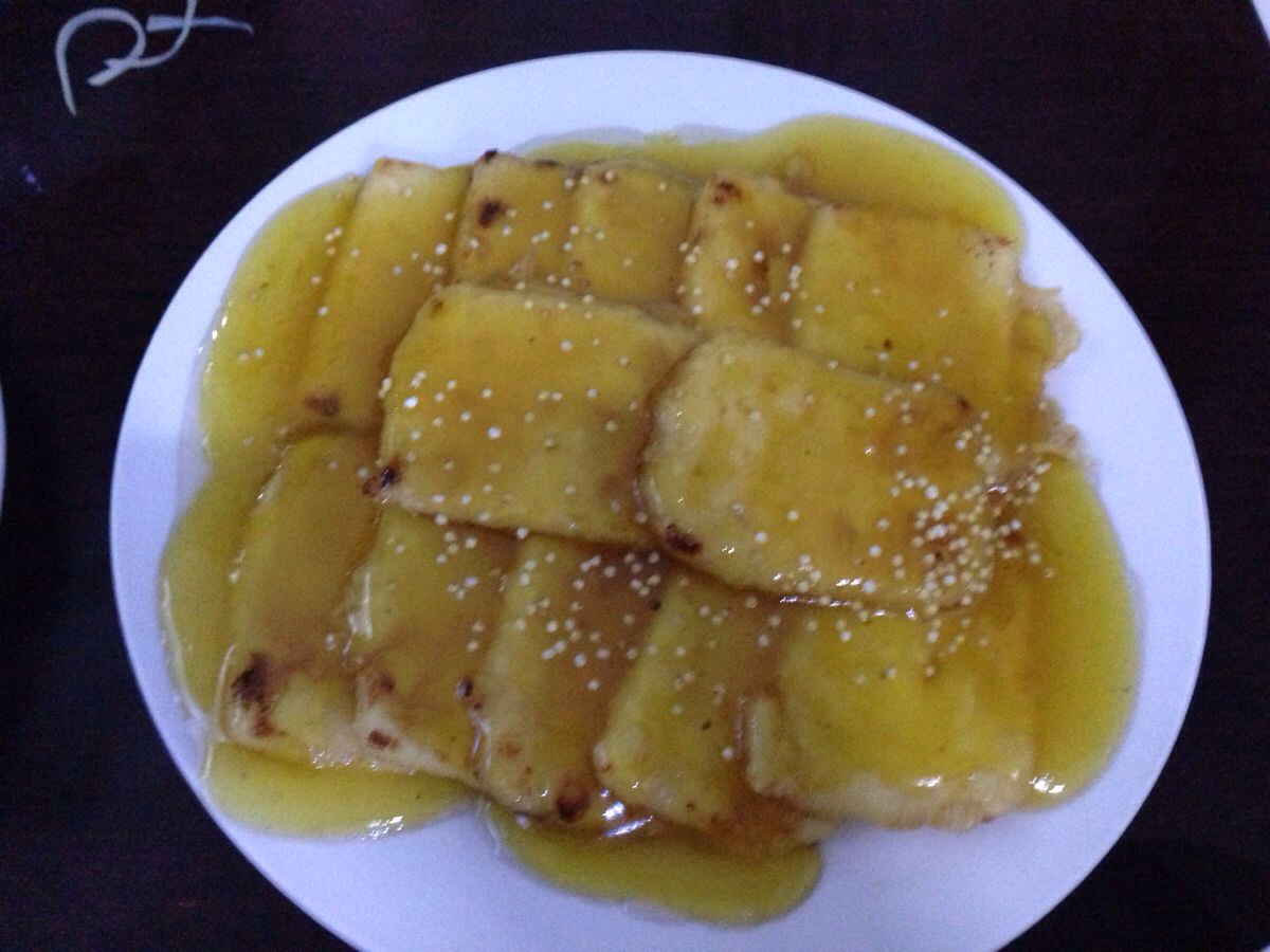 这个是他家最好吃的一道菜,内蒙甜品:蜜汁奶豆腐