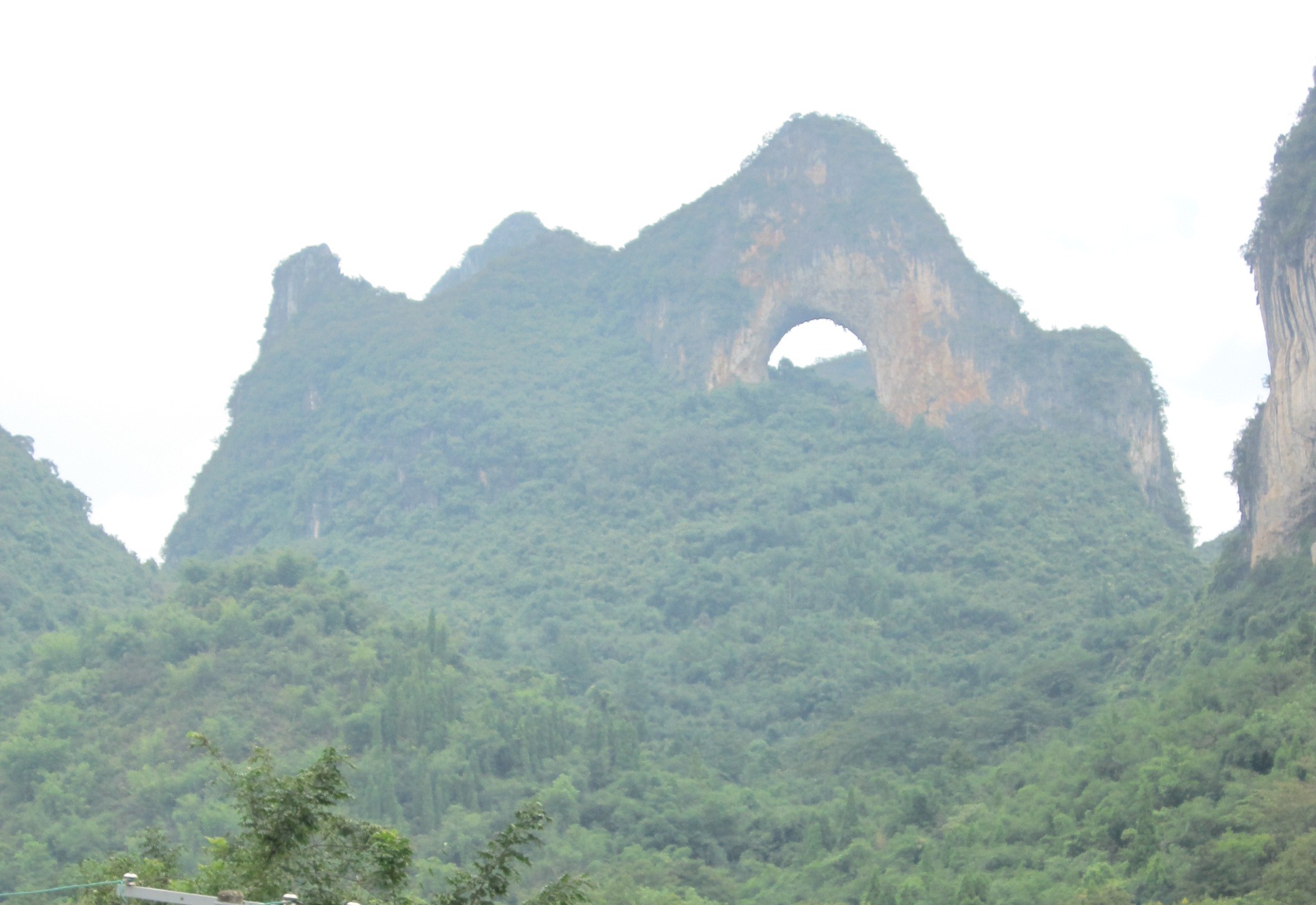 月亮山