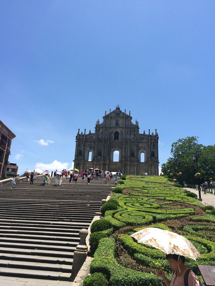 澳門標誌性建築,當地歷史文化遺蹟中,教堂是佔了很大比例的,而大三巴