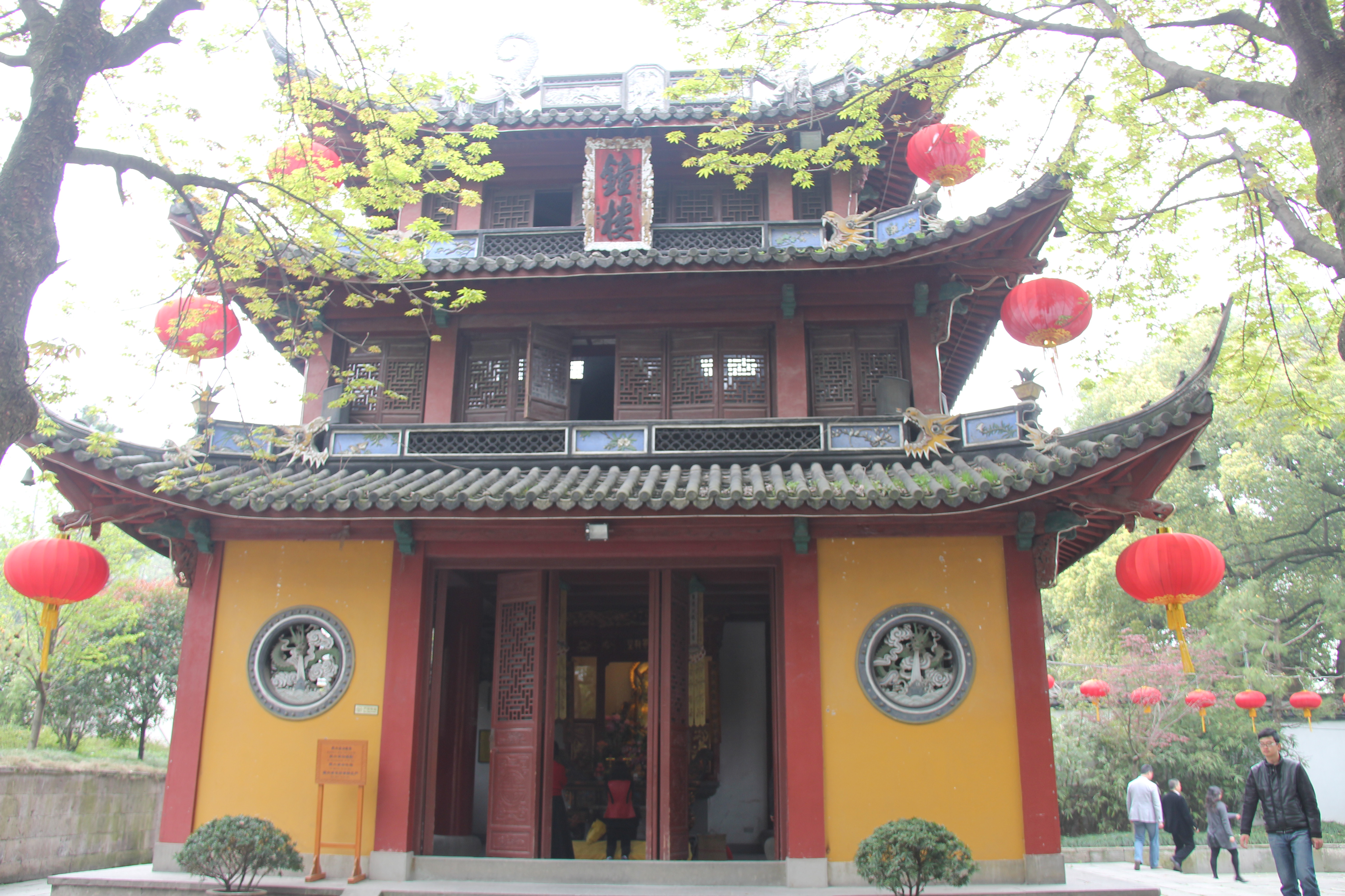 南屏晚鐘 淨寺即淨慈禪寺,是杭州西湖歷史上四大古剎之一,西湖十景之