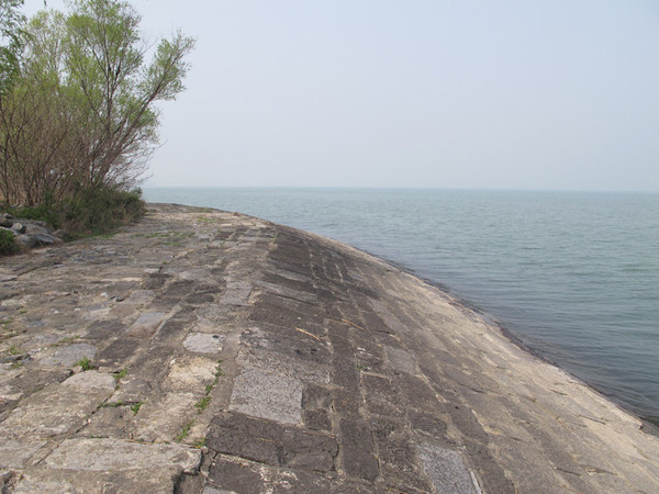 的最高水平。大堤是全国重点文物，准备报世界遗产。堤坝公路修得很好