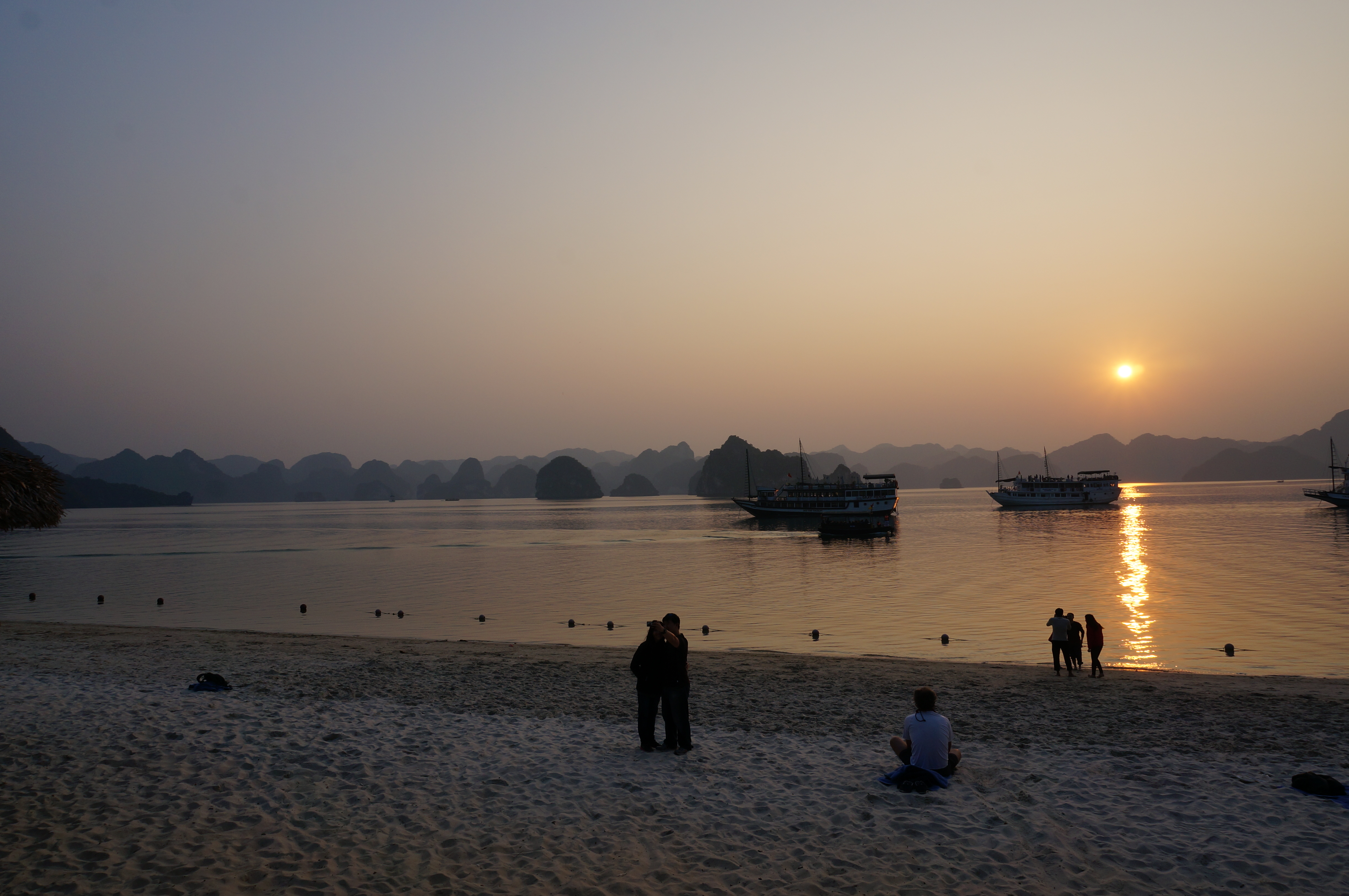 越南游之二-古老的河内,秀丽的下龙湾,悠闲的岘港,厚重的顺化,彩色的