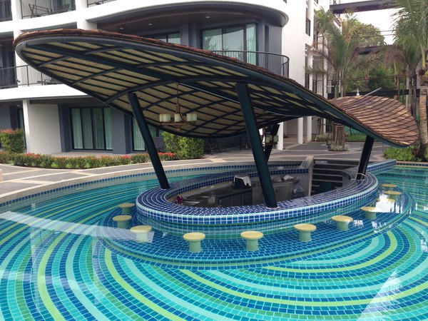 red ginger酒店游泳池水上吧台  holiday lnnresorf 酒店游泳池  ao