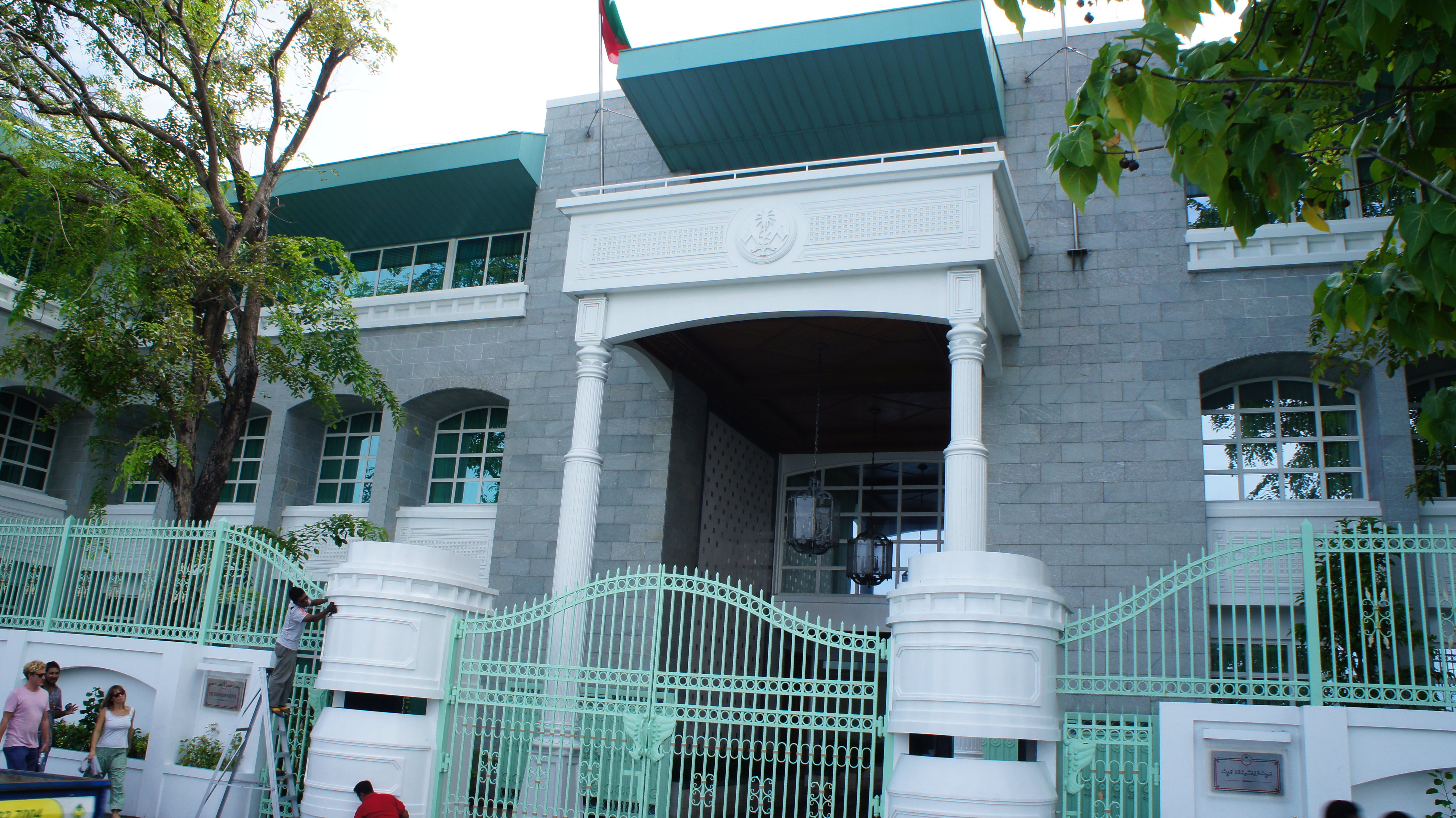 这是马累的总统府,唯一比较干净,壮观的一幢大楼啦!