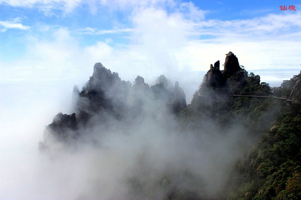 一仙峰,世上无双福地"之殊誉,因玉京,玉华,玉虚三座山峰如三清(即玉清