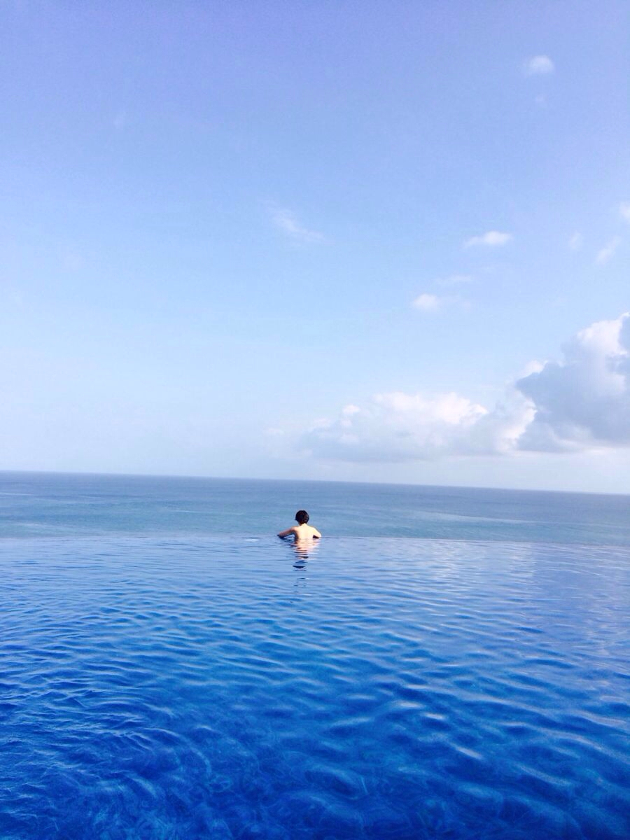         巴厘岛蓝点酒店无边泳池