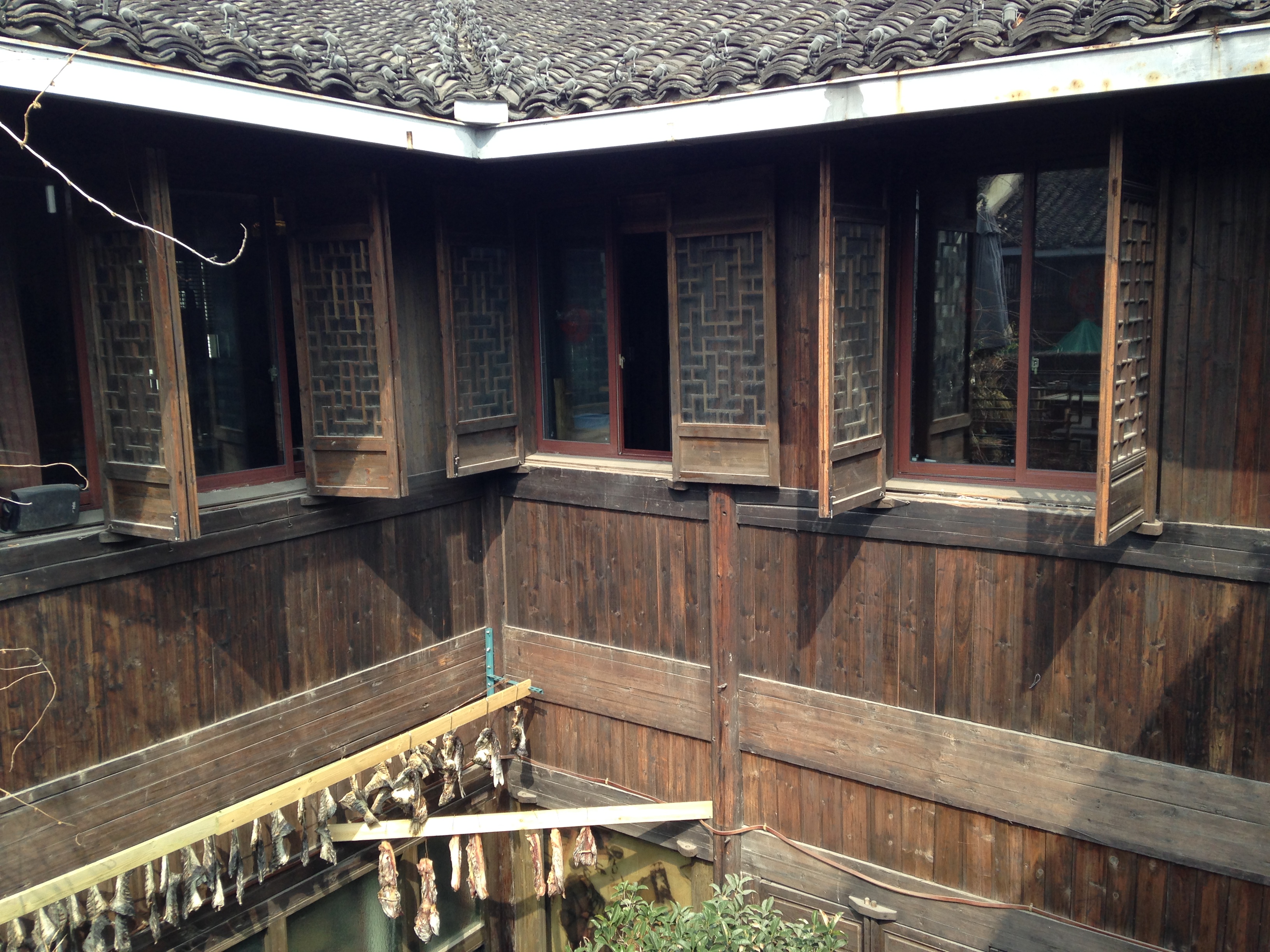            朋友推荐餐厅的小天井