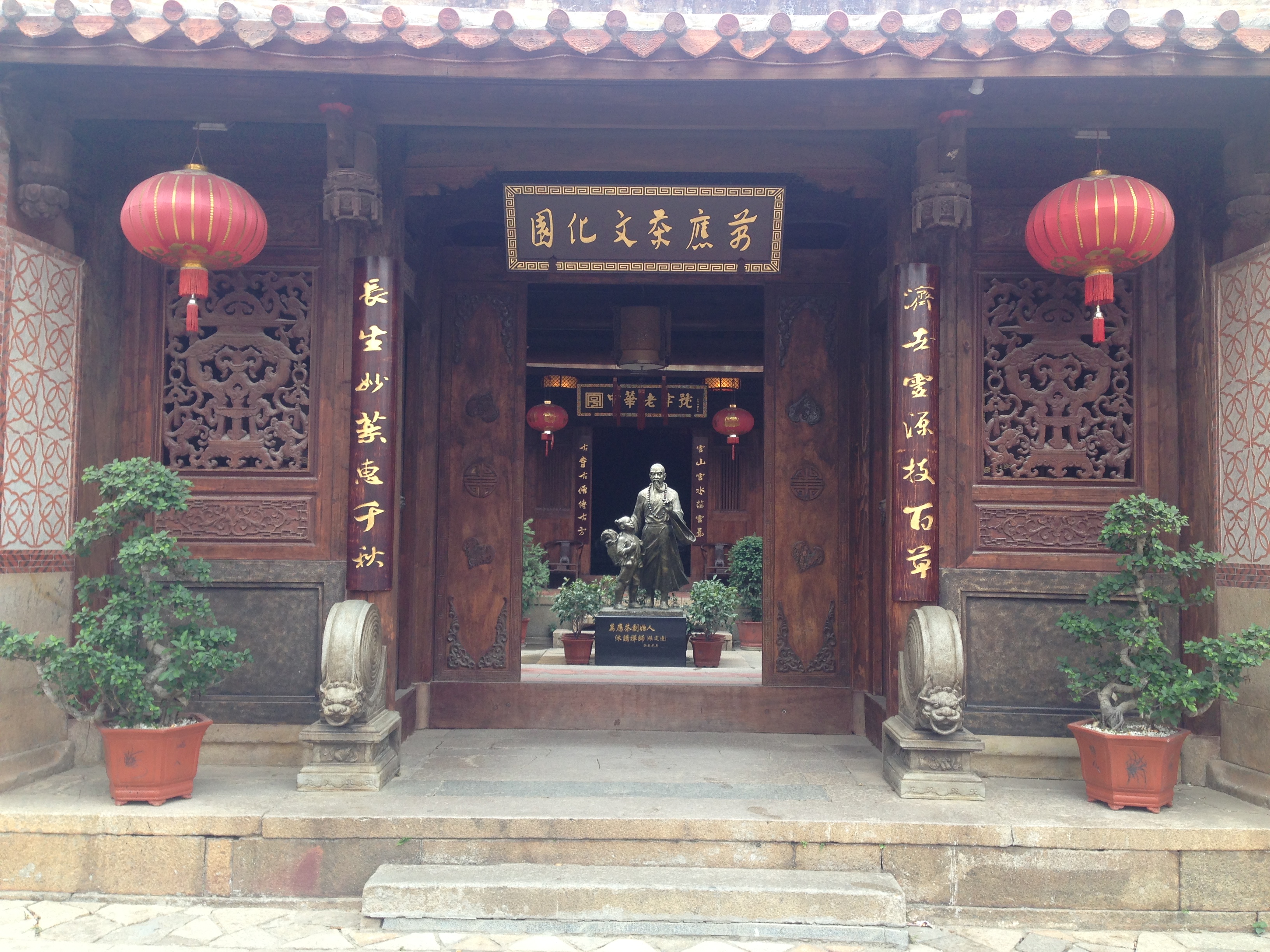 唐开元年间,青阳有"五店市"之称,五店市传统街区是晋江城区的发源地