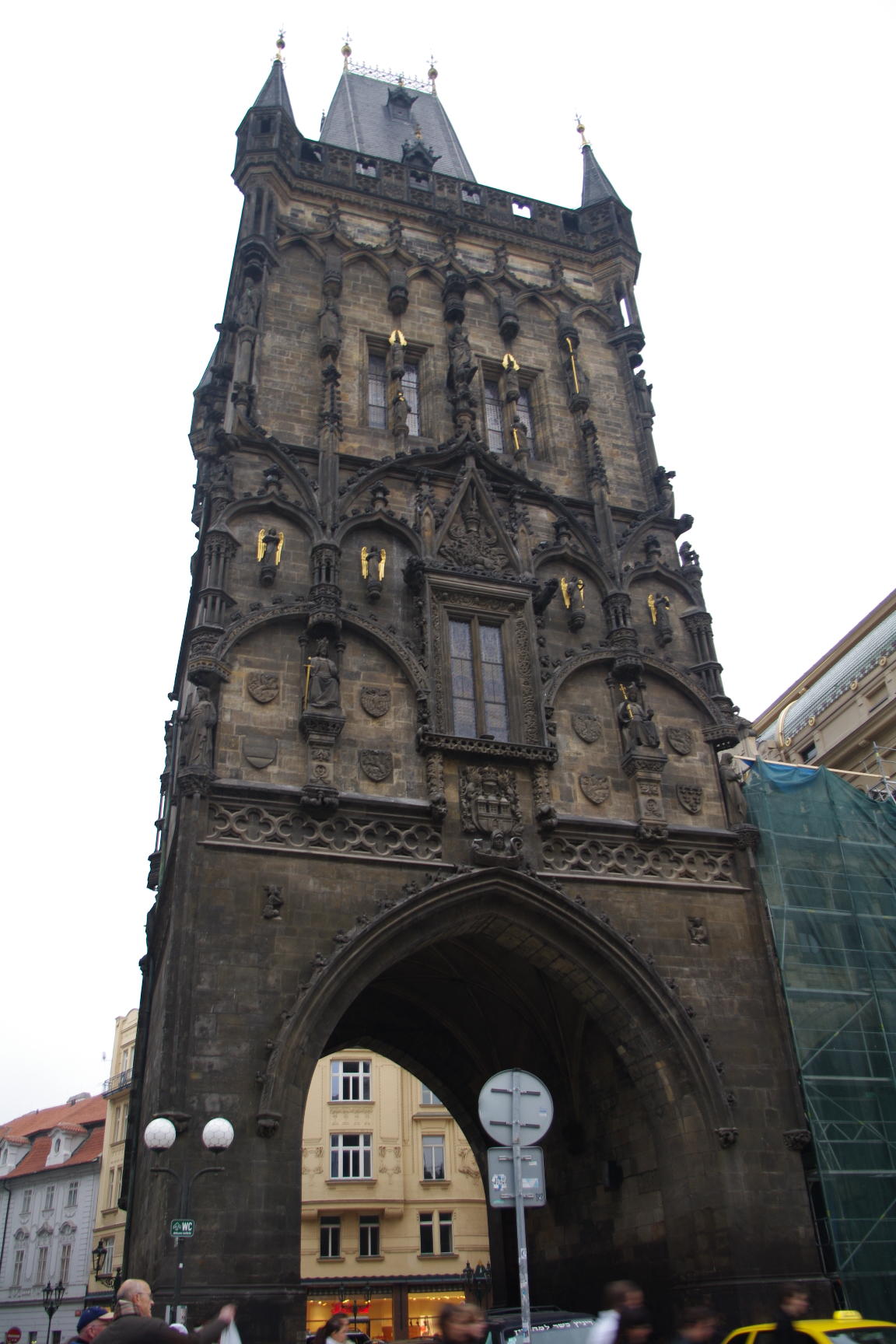 【携程攻略】布拉格火药塔景点,火药塔修建于1475年,是布拉格的13座