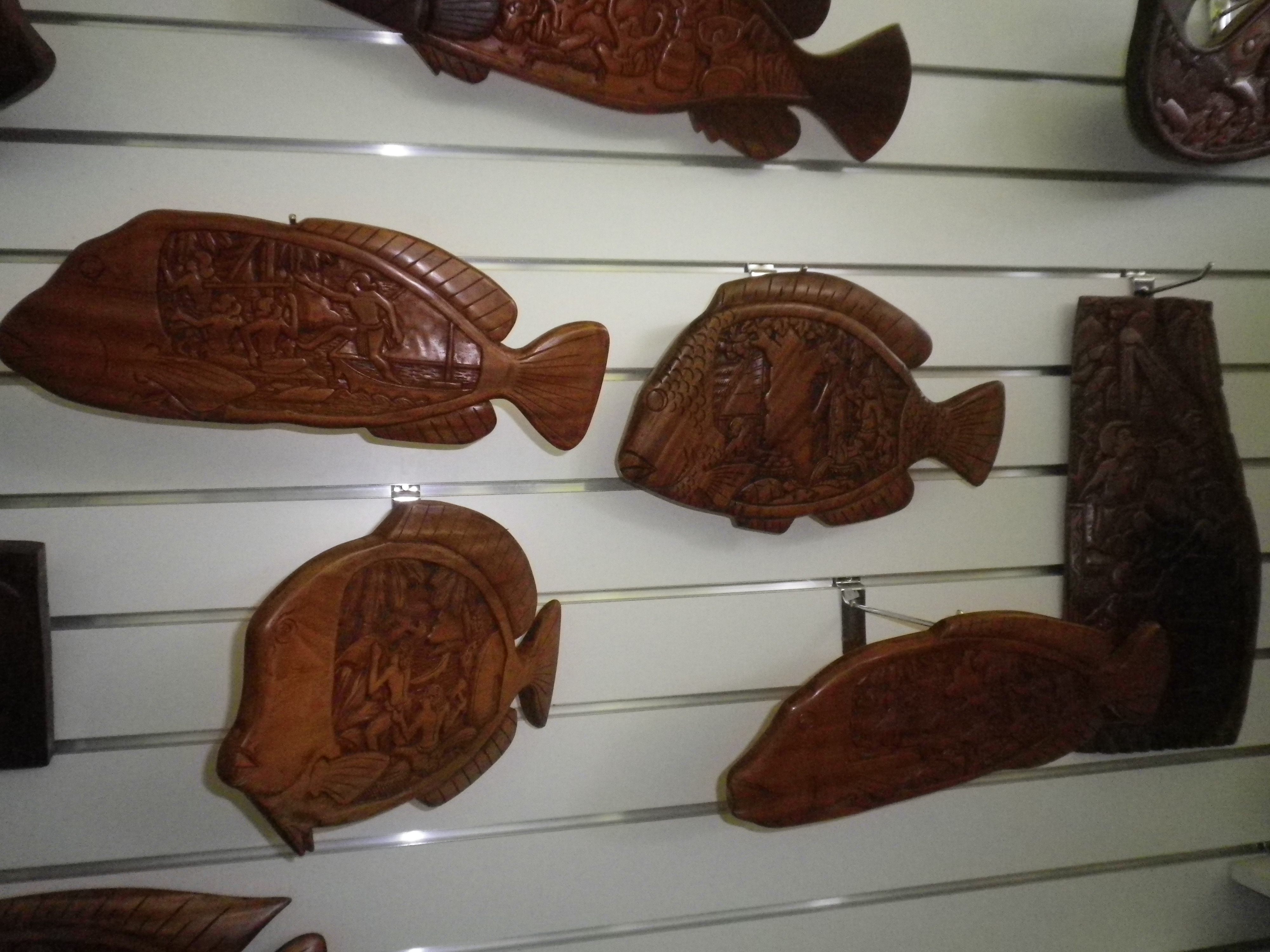 在博物馆的一楼设有小型的特产店和书店,出售帕劳当地相当精美的手