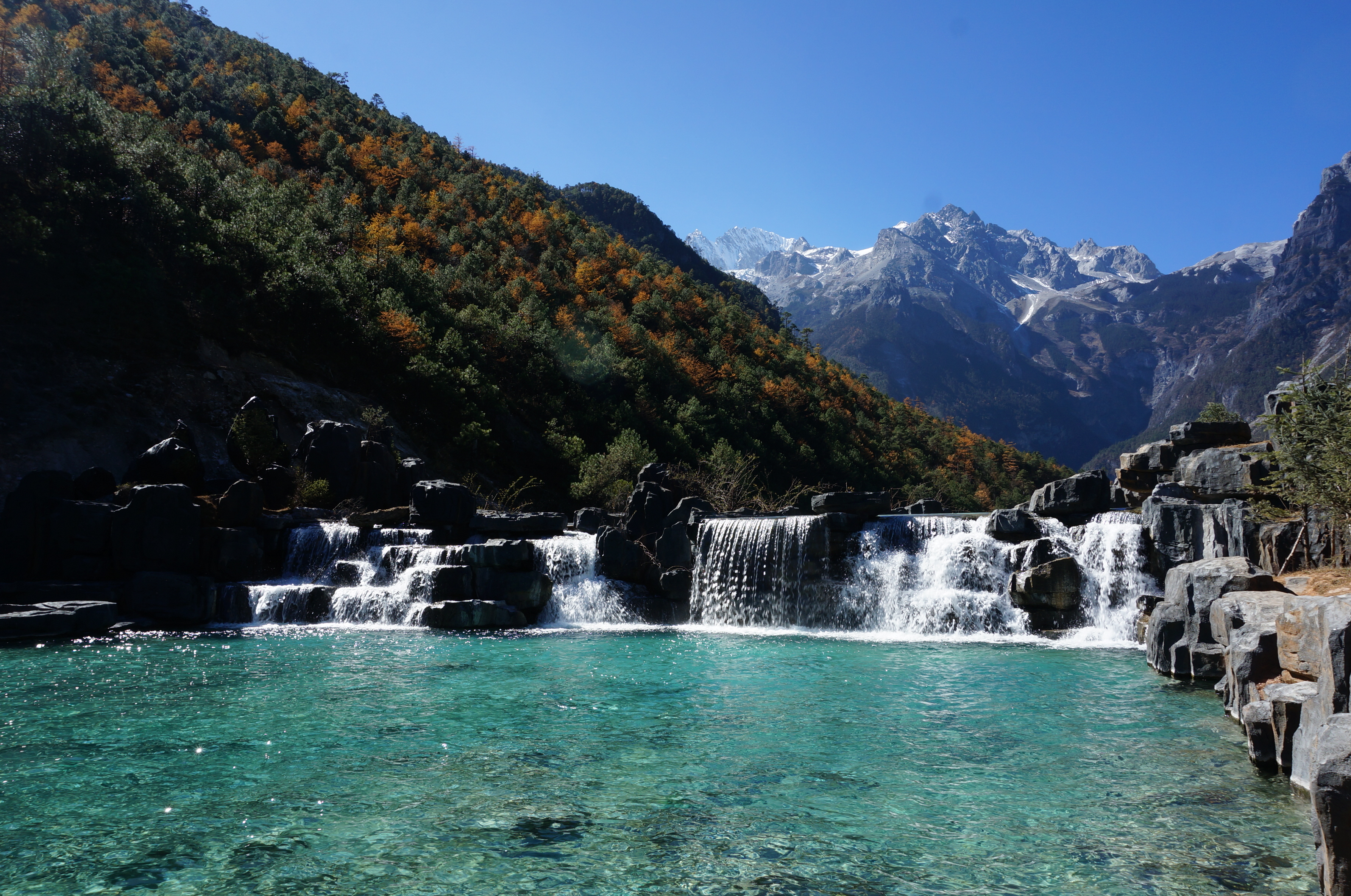 云南旅游景点推荐：丽江古城、玉龙雪山、香格里拉等，6-8 天租车静玩云南美景