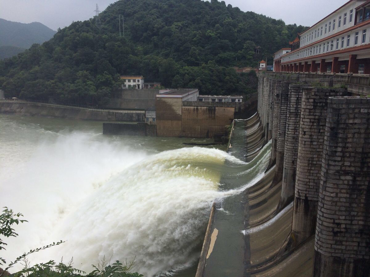 水府庙水库泄洪