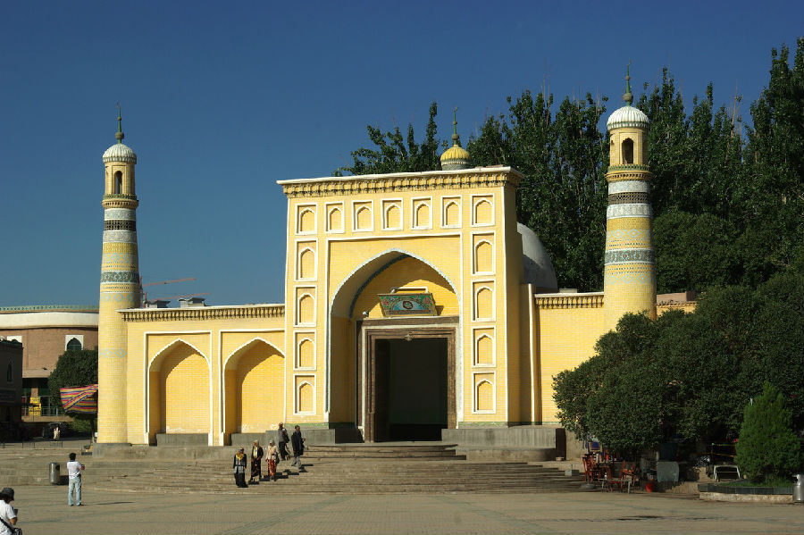 米兰监狱等组成,就相当于上个世纪的集体公社一样,而米兰镇就是36团的