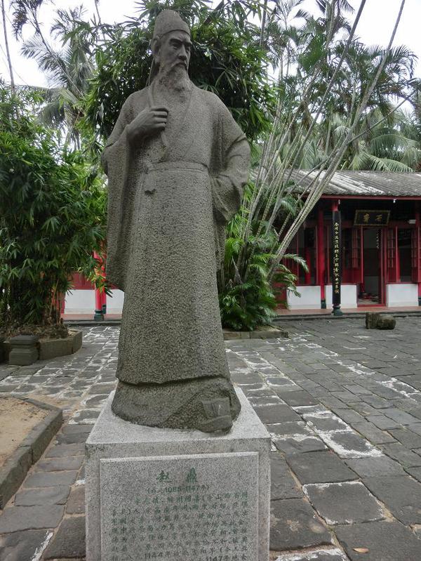 楼内设有五公牌位,楼外院内分几处树立李德裕,李纲,赵鼎,李光,胡铨五