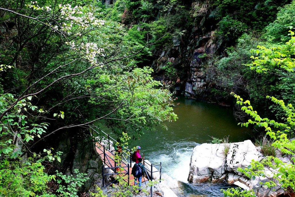 麻城旅遊新亮點——大別山桐梘衝瀑布群