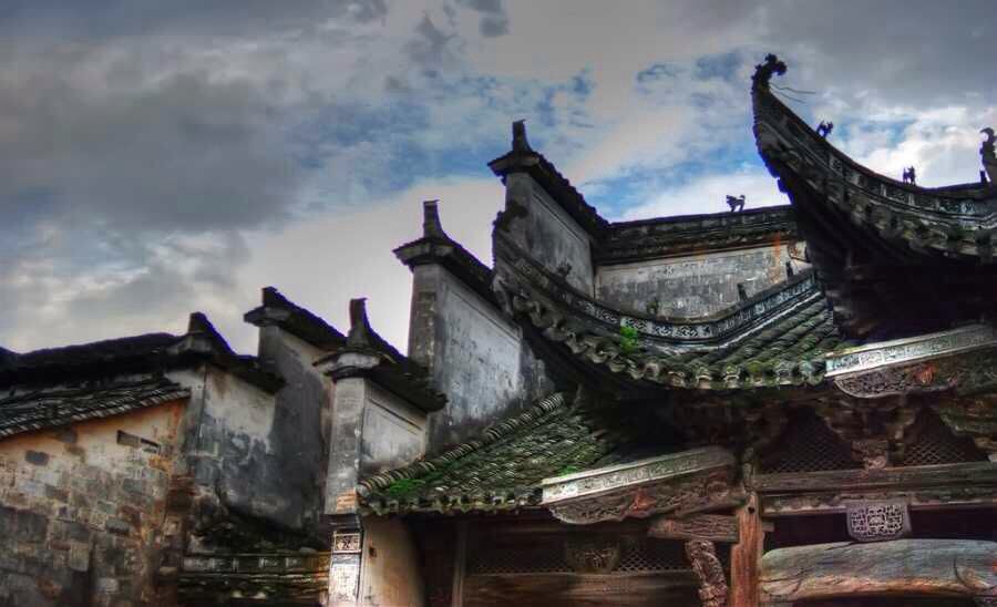 南屏,位于安徽省黟县西南,是一座有千年历史,规模宏大的古村落,因