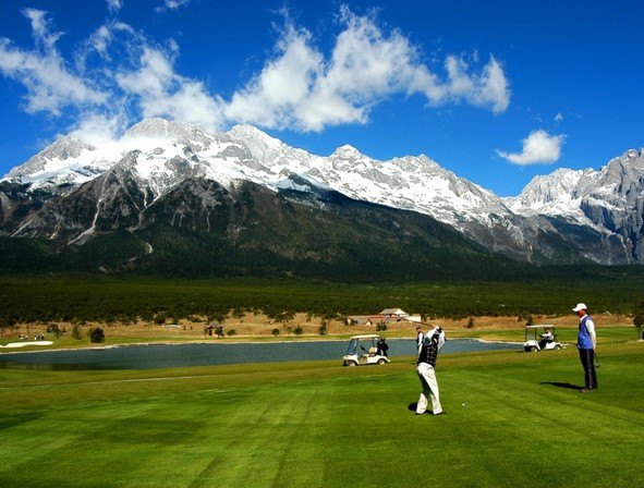 玉龙雪山国际高尔夫俱乐部