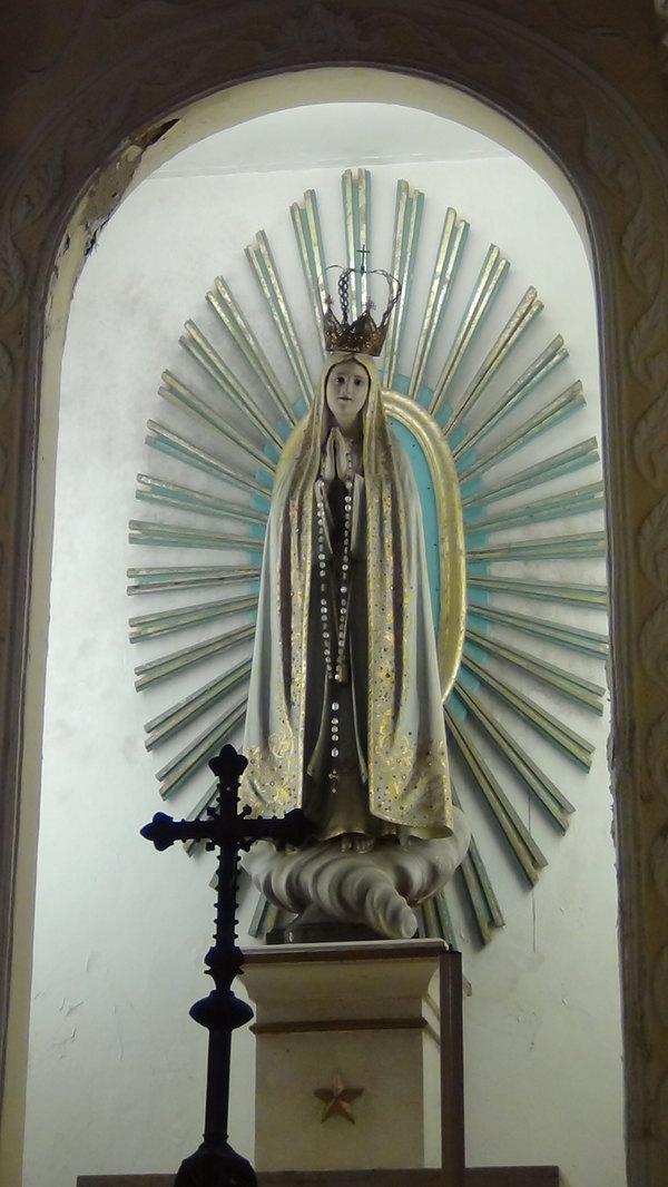 教堂内供奉有葡萄牙人崇拜的花地玛圣母像