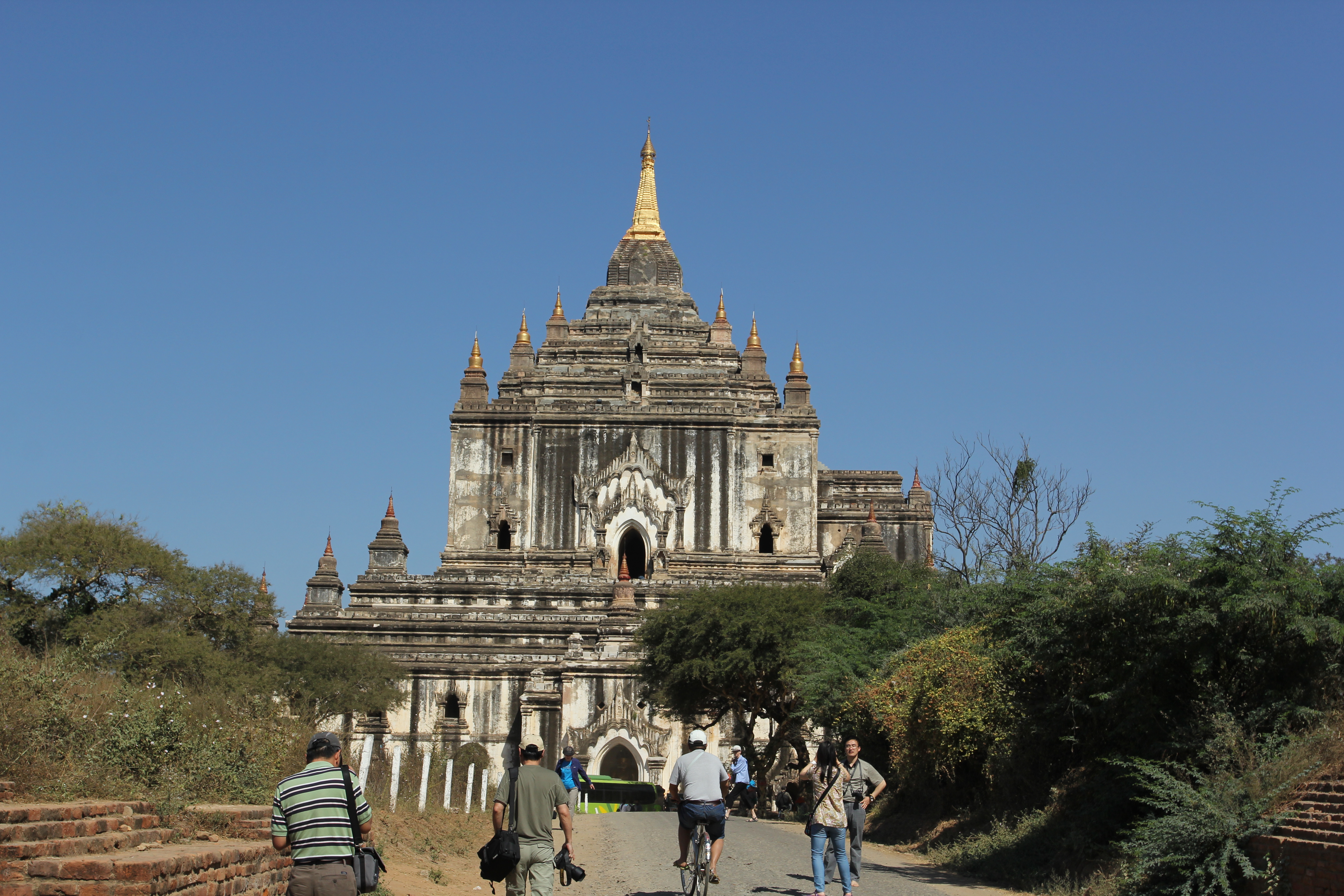 此塔最能代表缅甸早期的佛塔建筑 蒲苷
