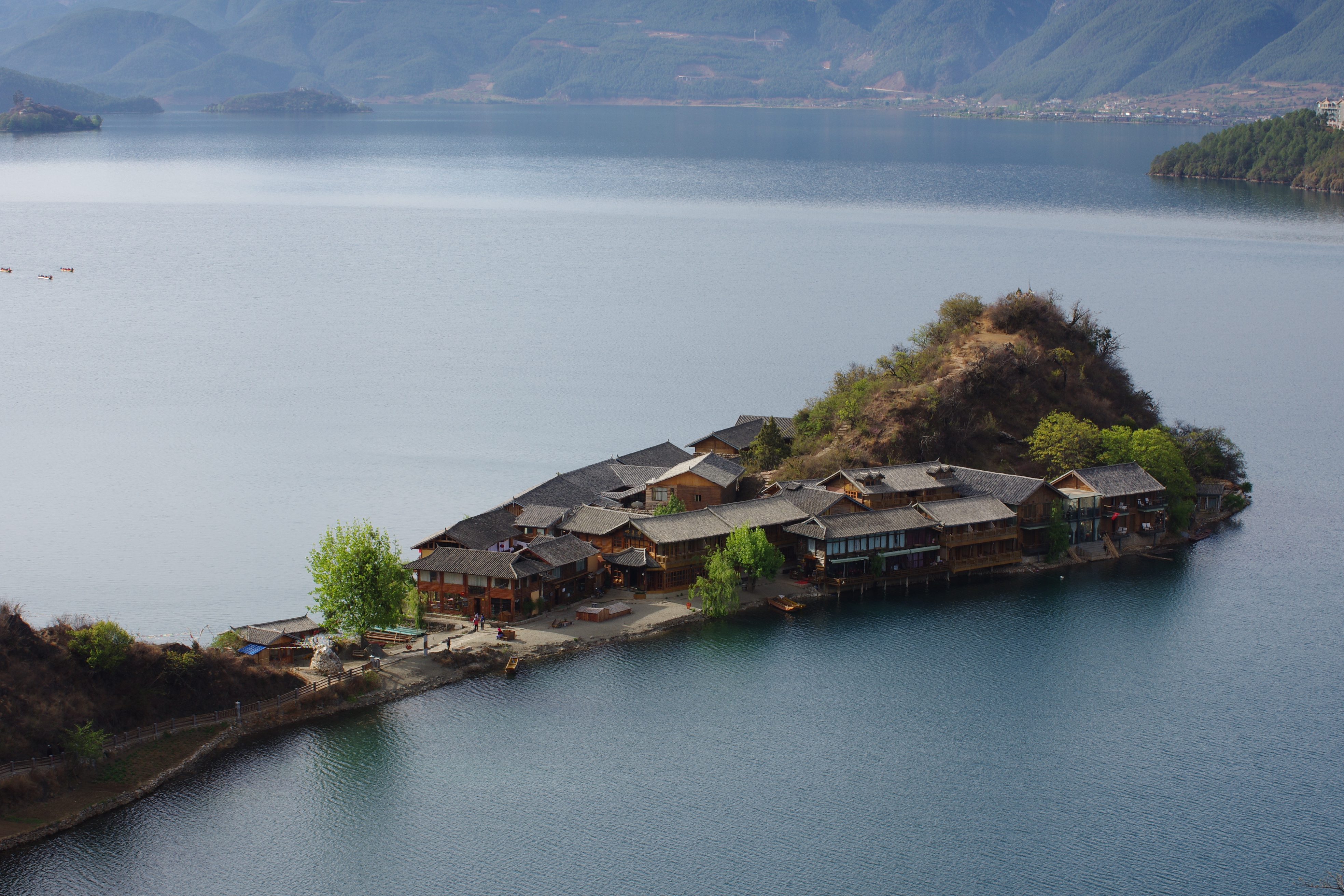 泸沽湖里格岛图片