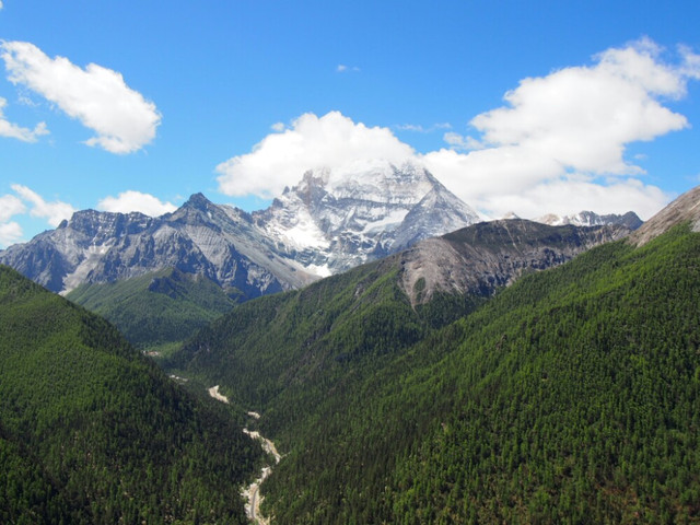 亚丁稻城旅游攻略 一个人 cf40ff112d74445a8be664a24bd99be7_R_640_10000_Q90.jpg