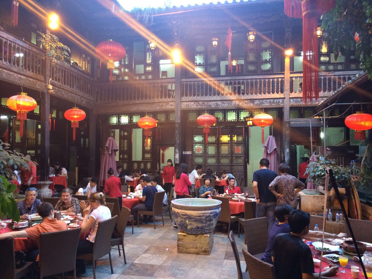 2019昆明老房子美食餐厅,生意非常好,环境很赖丝!服. 【去哪儿攻略】