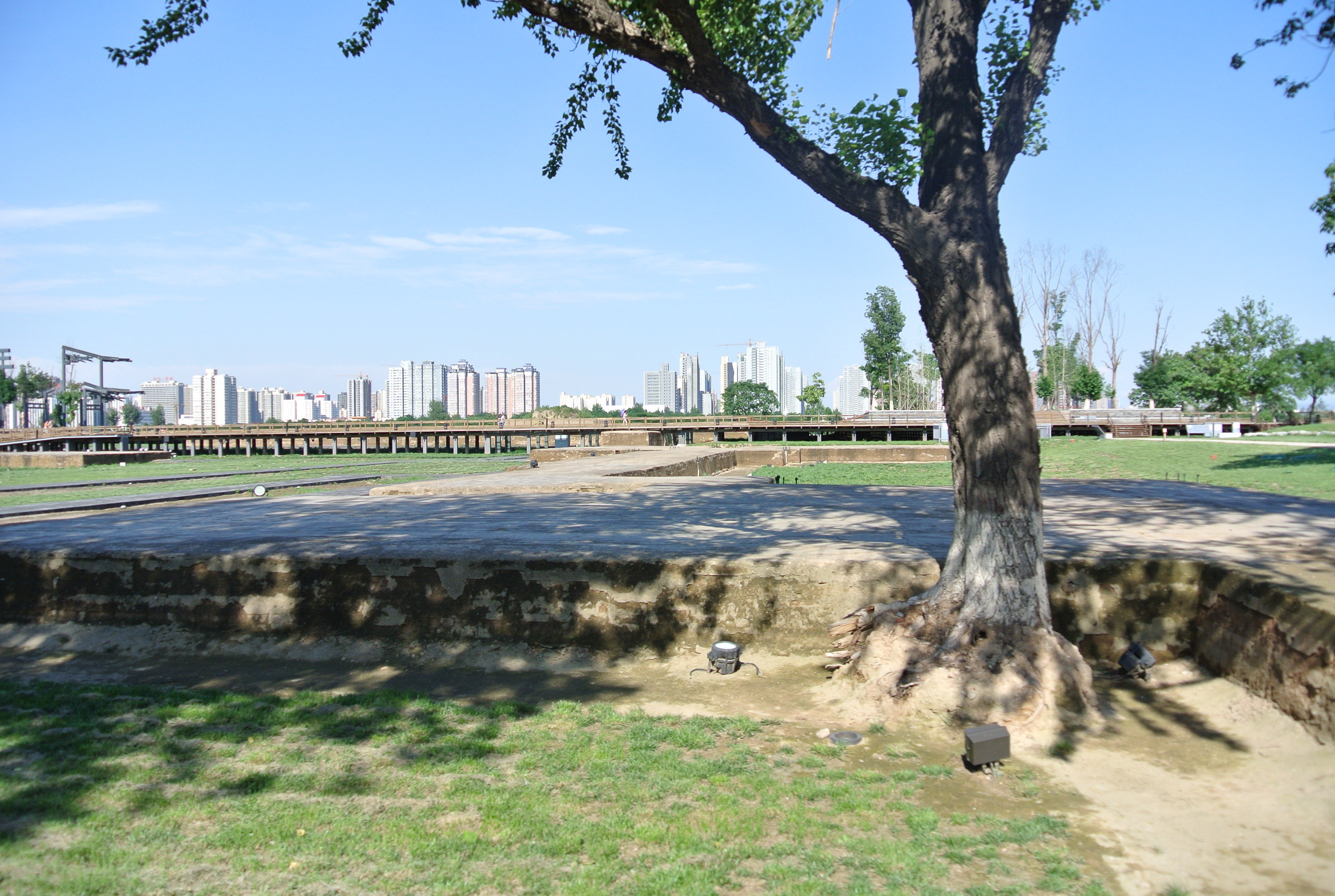【携程攻略】西安大明宫国家遗址公园景点,原来的大明宫是唐代的皇宫，现在作为遗址已经成为了西安未来的城市公…