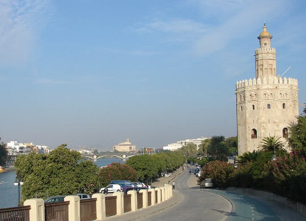 塞爾維亞有座金之塔 (torre del oro), 原本這是一座用來作為軍事用途