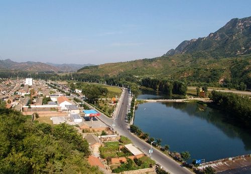 黄梁根映山红峡谷 北京市密云区黄梁根村 乘坐密60路到黄梁根站下