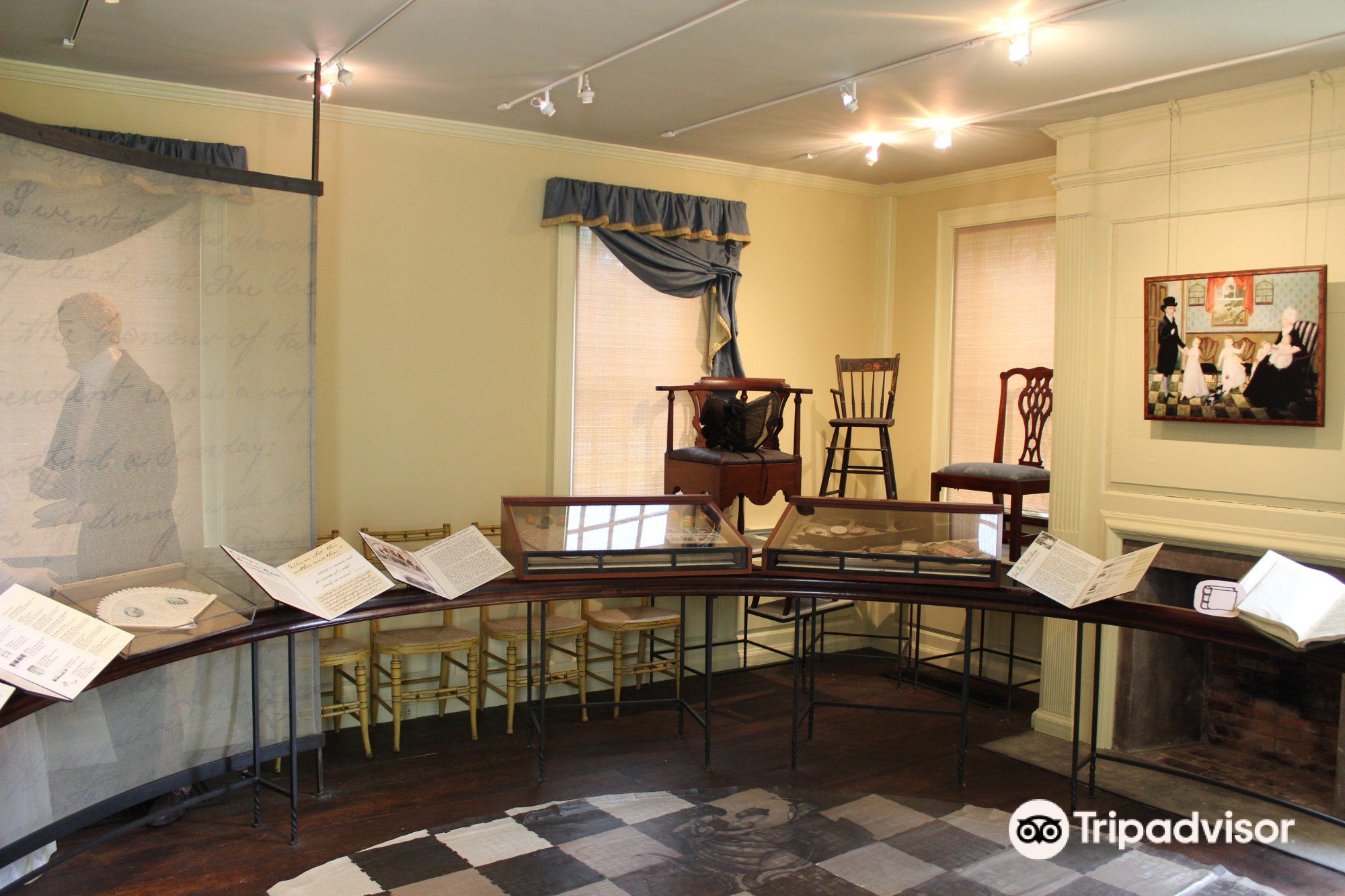 maple row farm 附近景点     the warren's occult museum 直线