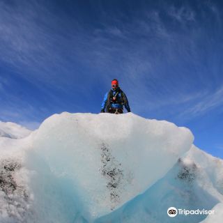 ice troll glacier hiking & kayaking day tours 距景点4.9km