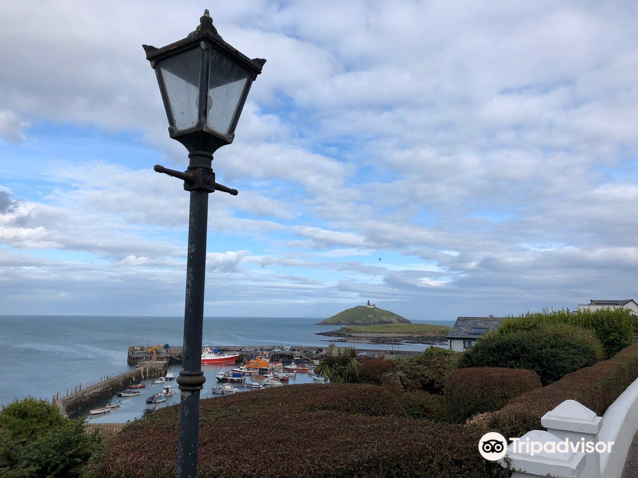 ballycotton island lighthouse tours 直線距離5.1km