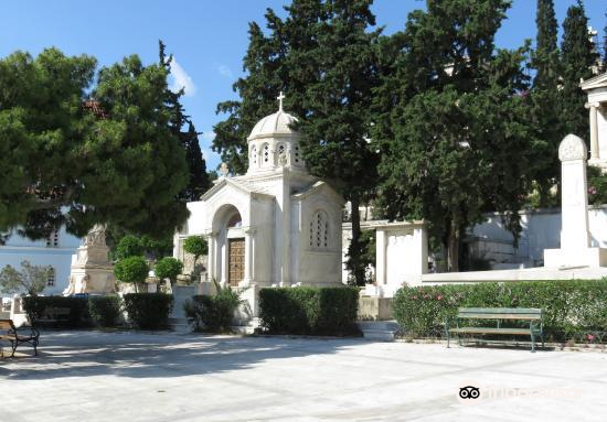 雅典第一公墓   分 7条点评 陵园/墓地 历史遗迹 距景点1.3km 免费